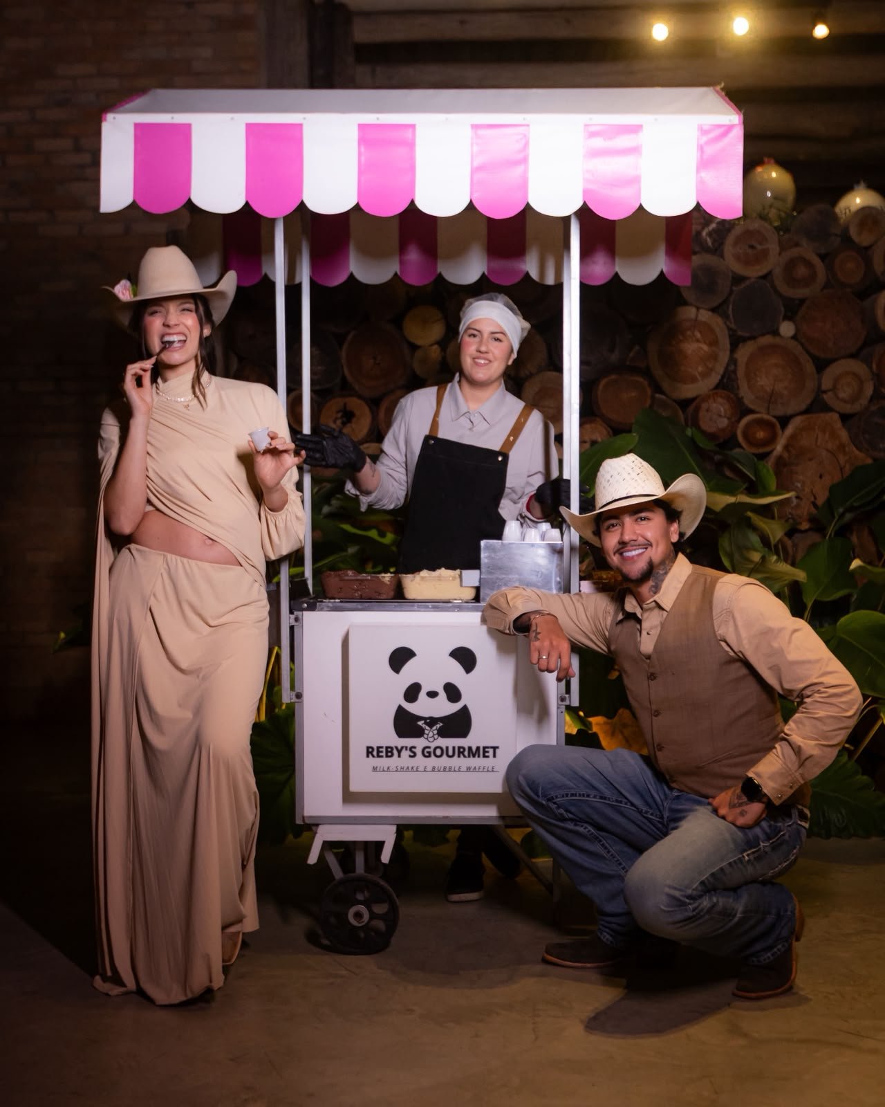 Carrinho da Reby's Gourmet montado em um evento